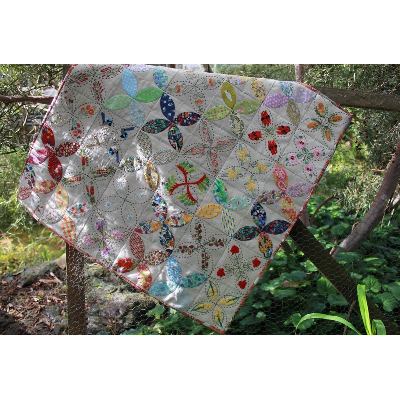 Jardin de Poche Pattern with template included “Around the Bush”