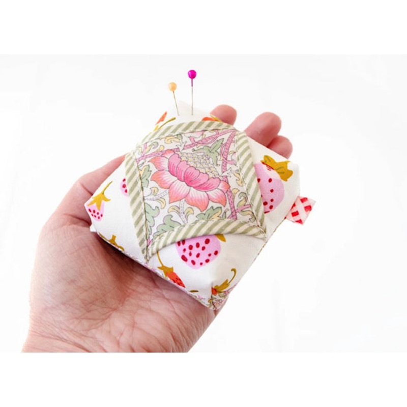 Mini Cathedral Pinnie by Arabesque Scissors