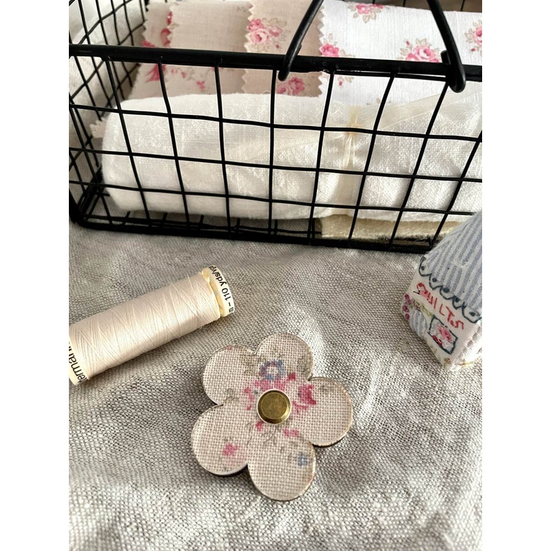 Unwrapped Yarn Needleminder