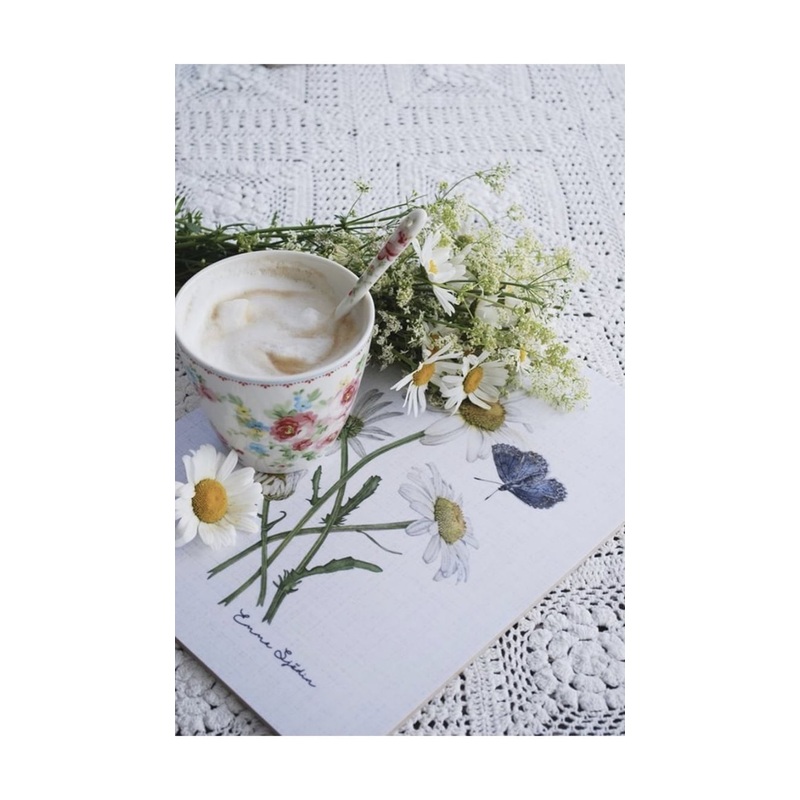 Emma Sjodin Gift Set: Cutting Board and 2 piece Coaster Set, Daisies