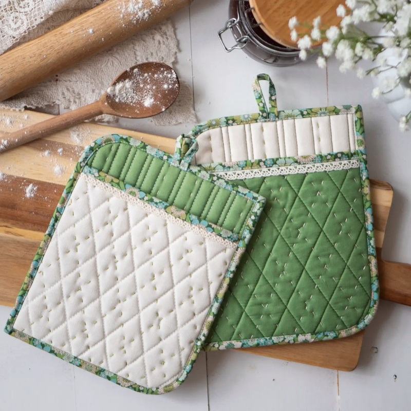 Sunday Baking Potholders Pattern by Arabesque Scissors