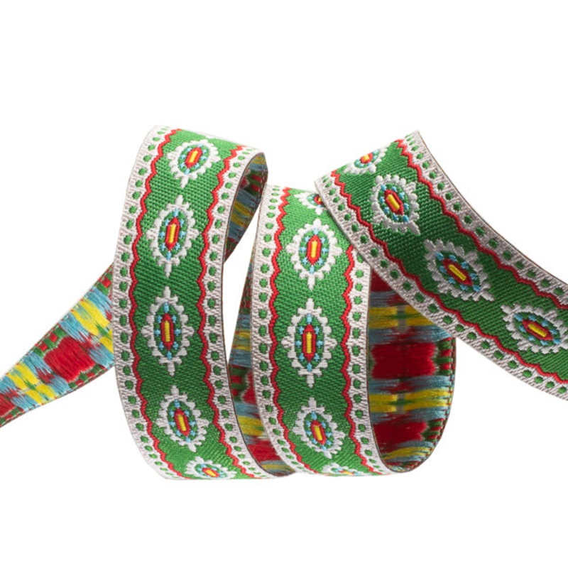 Scalloped & dotted Edge Holiday Motif on Green 5/8″ by the yard