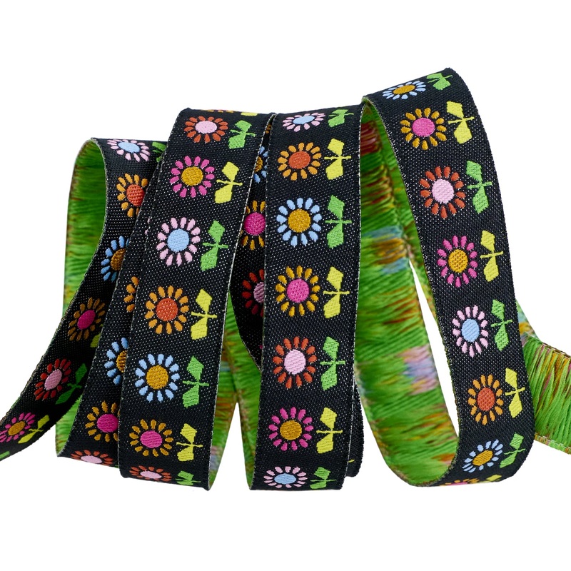 Catnap – Daisy in Black – 5/8″ width – by Alexia Abegg – One Yard